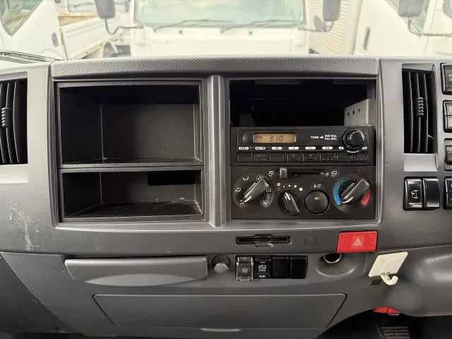 いすゞ エルフ TKG-NLR85N(2WD)の写真39