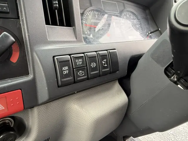 いすゞ エルフ TKG-NJR85A(2WD)の写真38