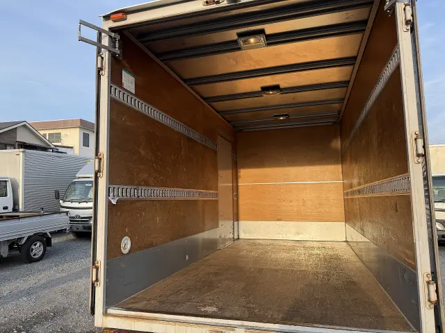 いすゞ エルフ TPG-NLR85N(2WD)の写真12