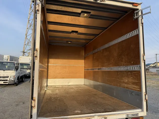 いすゞ エルフ TPG-NLR85N(2WD)の写真13