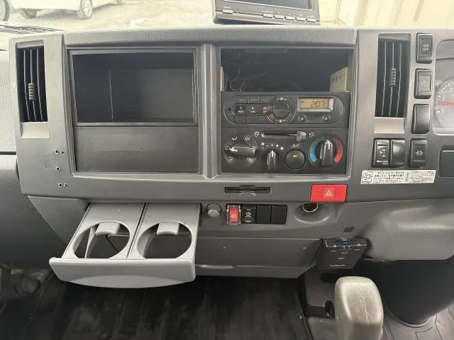 いすゞ エルフ TPG-NLR85N(2WD)の写真18