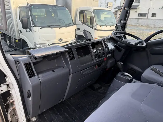 いすゞ エルフ TPG-NLR85N(2WD)の写真42