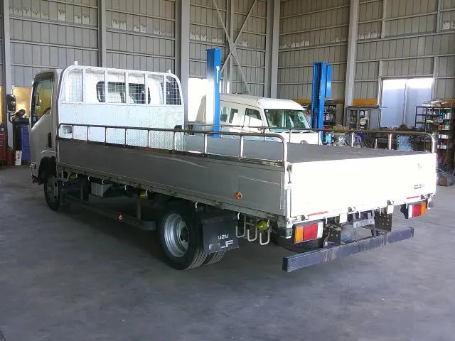 いすゞ エルフ TRG-NPR85AR(2WD)の写真4