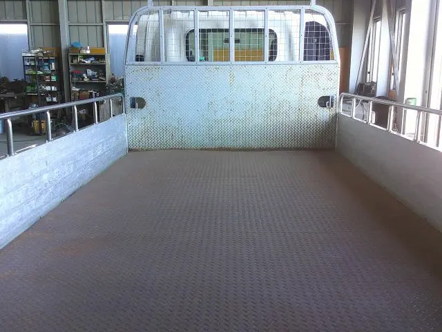 いすゞ エルフ TRG-NPR85AR(2WD)の写真7