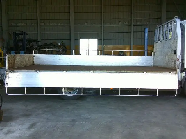 いすゞ エルフ TRG-NPR85AR(2WD)の写真9