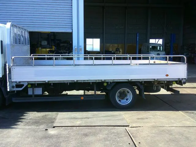 いすゞ エルフ TRG-NPR85AR(2WD)の写真10