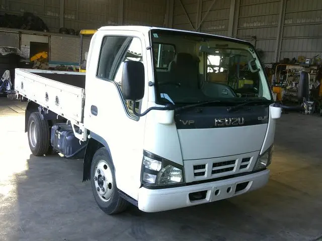 いすゞ エルフ PB-NKR81A(2WD)の写真2