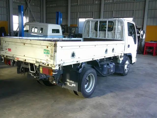 いすゞ エルフ PB-NKR81A(2WD)の写真3