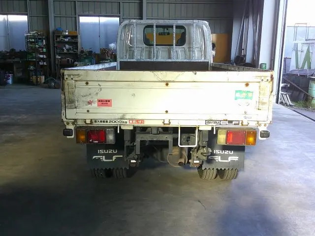 いすゞ エルフ PB-NKR81A(2WD)の写真5