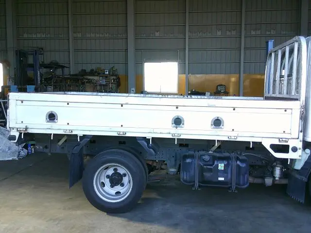 いすゞ エルフ PB-NKR81A(2WD)の写真8