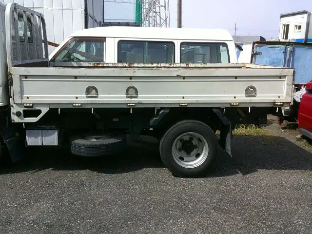 いすゞ エルフ PB-NKR81A(2WD)の写真10