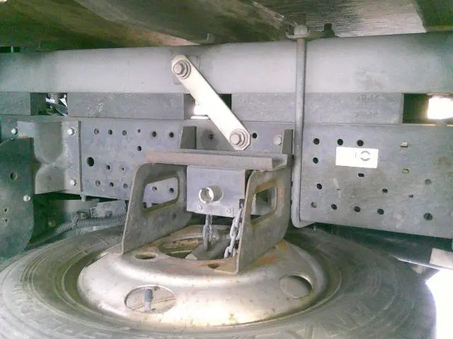 いすゞ エルフ PB-NKR81A(2WD)の写真14