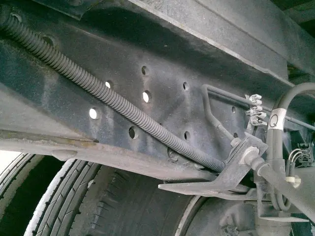 いすゞ エルフ PB-NKR81A(2WD)の写真15