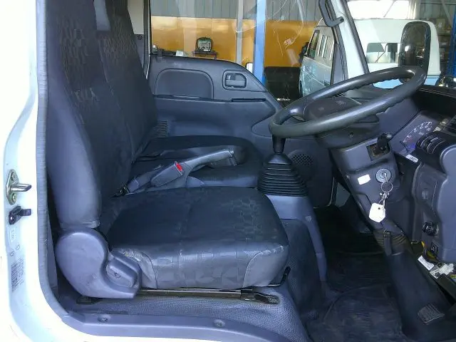 いすゞ エルフ PB-NKR81A(2WD)の写真18