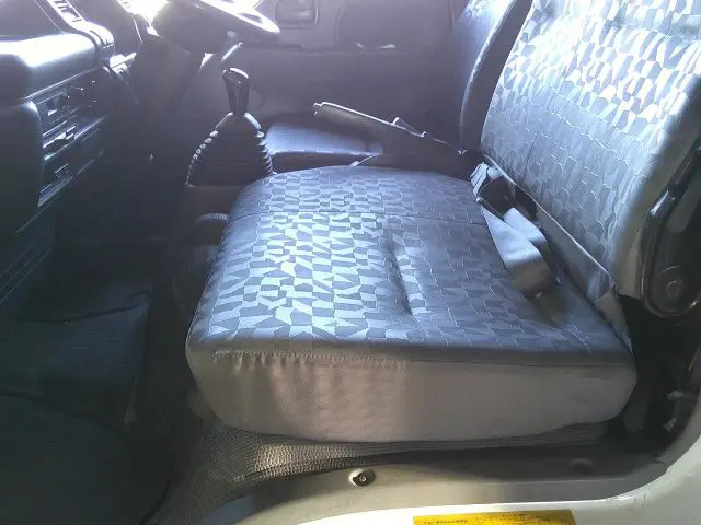 いすゞ エルフ PB-NKR81A(2WD)の写真19