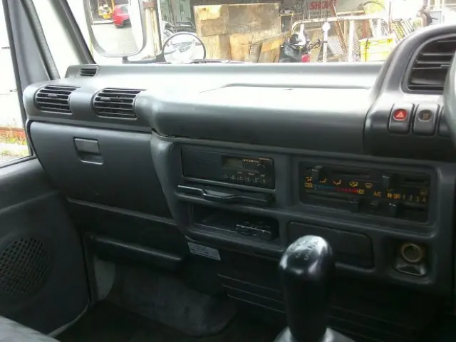 いすゞ エルフ PB-NKR81A(2WD)の写真22