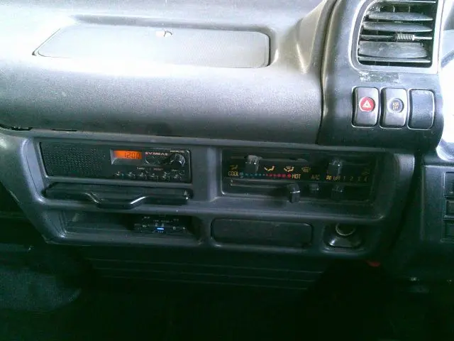 いすゞ エルフ PB-NKR81A(2WD)の写真23