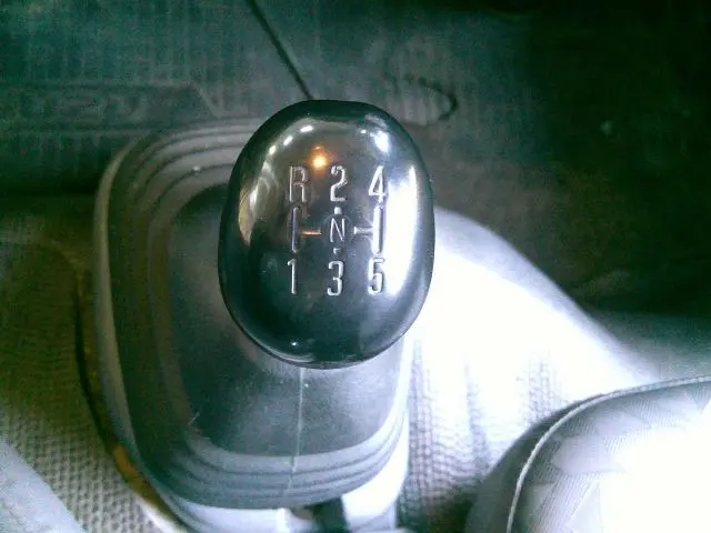 いすゞ エルフ PB-NKR81A(2WD)の写真26