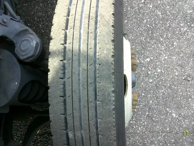 いすゞ エルフ PB-NKR81A(2WD)の写真46