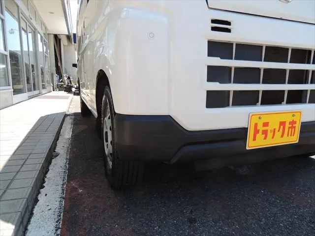 ダイハツ ハイゼットバン 3BD-S700V(2WD)の写真9