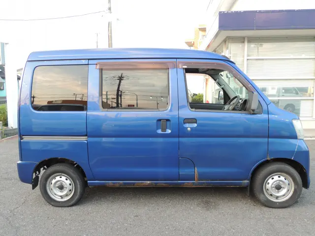 ダイハツ ハイゼットバン EBD-S331V(4WD)の写真5
