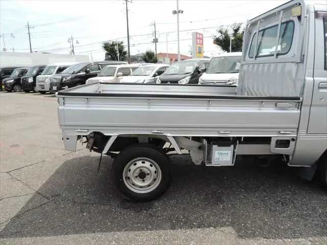 ダイハツ ハイゼットトラック EBD-S201P(2WD)の写真6