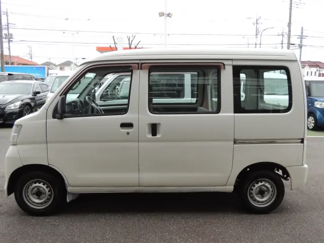 ダイハツ ハイゼットバン EBD-S331V(4WD)の写真7