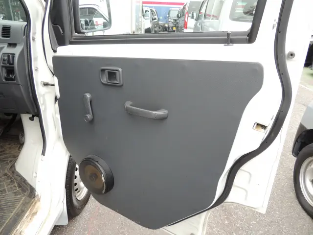 ダイハツ ハイゼットバン EBD-S331V(4WD)の写真16