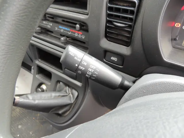 ダイハツ ハイゼットバン EBD-S331V(4WD)の写真24