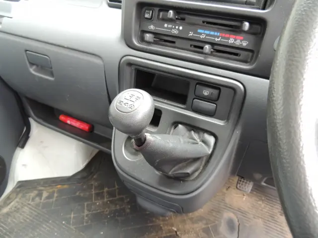 ダイハツ ハイゼットバン EBD-S331V(4WD)の写真30