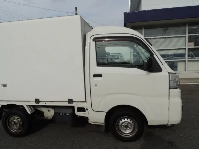 ダイハツ ハイゼットトラック EBD-S500P(2WD)の写真5