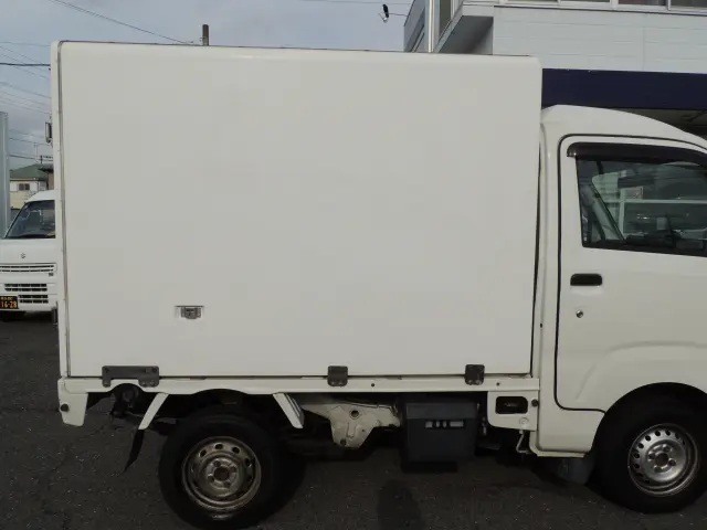 ダイハツ ハイゼットトラック EBD-S500P(2WD)の写真6