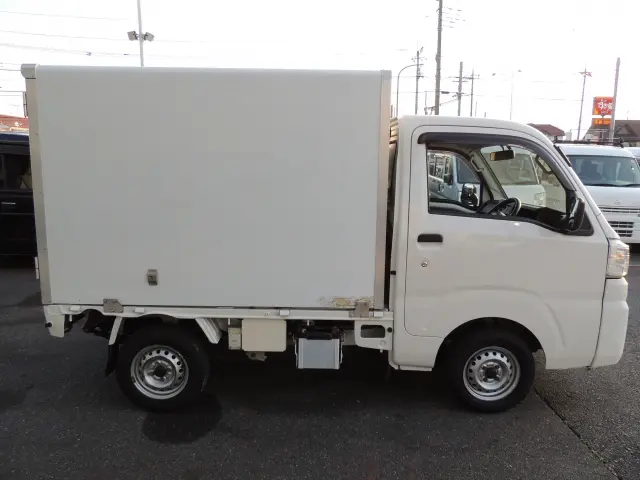 ダイハツ ハイゼットトラック EBD-S500P(2WD)の写真5