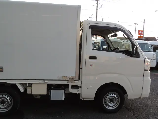 ダイハツ ハイゼットトラック EBD-S500P(2WD)の写真6