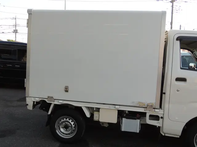 ダイハツ ハイゼットトラック EBD-S500P(2WD)の写真7