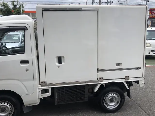 ダイハツ ハイゼットトラック EBD-S500P(2WD)の写真12
