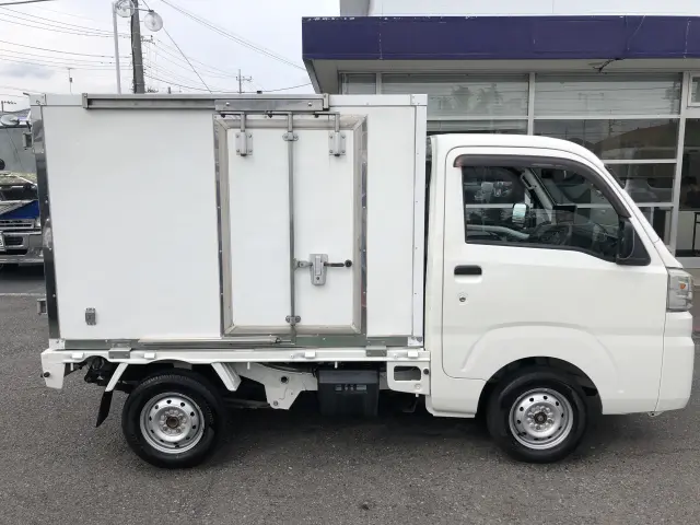 ダイハツ ハイゼットトラック EBD-S510P(4WD)の写真5