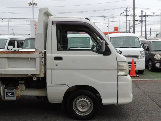 ダイハツ ハイゼットトラック EBD-S211P(4WD)の写真5