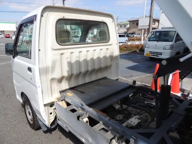 ダイハツ ハイゼットトラック EBD-S211P(4WD)の写真9
