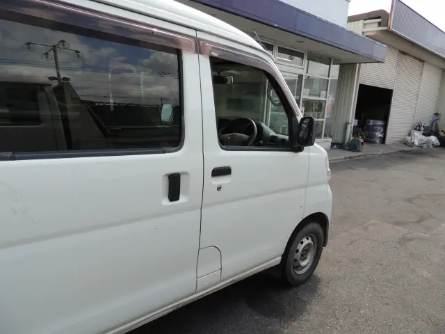 ダイハツ ハイゼットバン EBD-S331V(4WD)の写真5