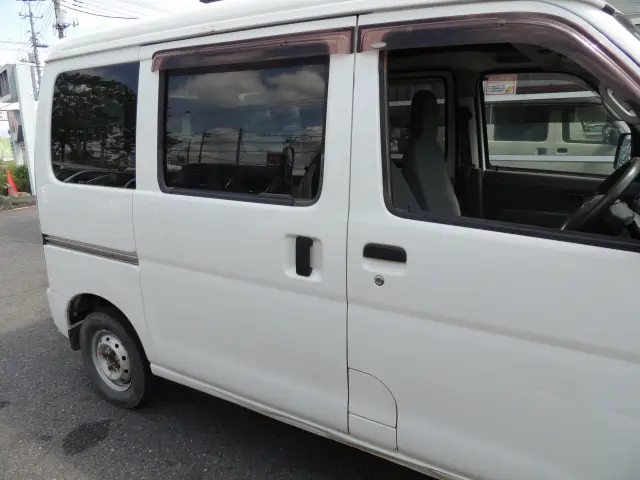 ダイハツ ハイゼットバン EBD-S331V(4WD)の写真6