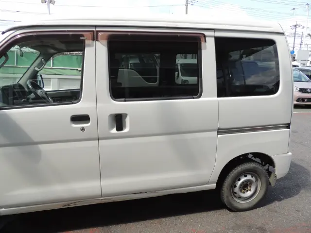 ダイハツ ハイゼットバン EBD-S331V(4WD)の写真12