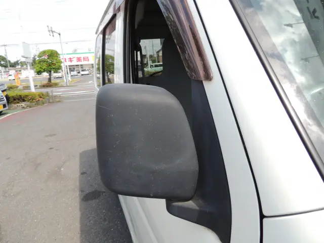 ダイハツ ハイゼットバン EBD-S331V(4WD)の写真17