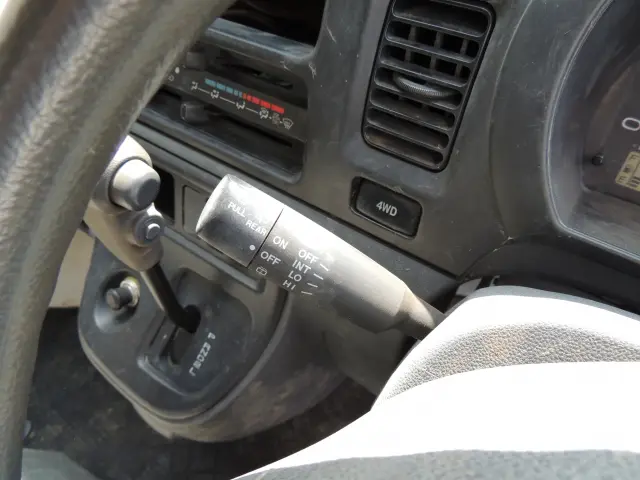 ダイハツ ハイゼットバン EBD-S331V(4WD)の写真36