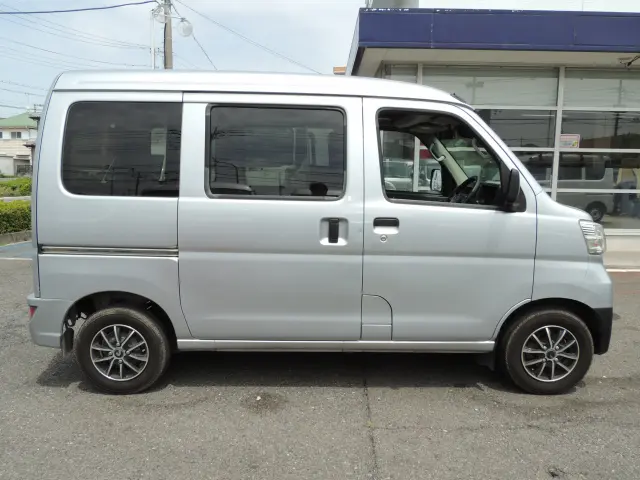 ダイハツ ハイゼットバン EBD-S321V(2WD)の写真5