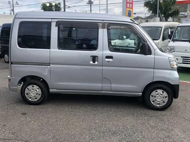 ダイハツ ハイゼットバン EBD-S321V(2WD)の写真3