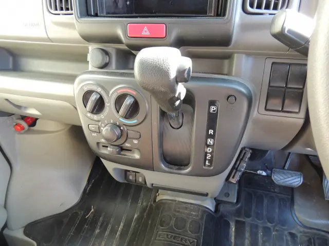 スズキ エブリイ 5BD-DA17V(2WD)の写真38