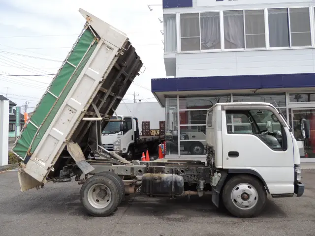 いすゞ エルフ PB-NKR81AD(2WD)の写真5