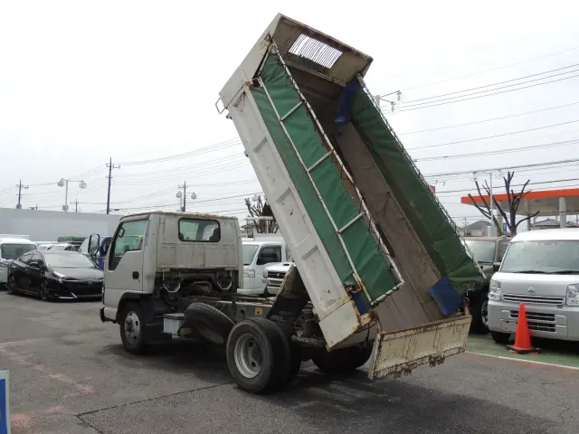 いすゞ エルフ PB-NKR81AD(2WD)の写真9