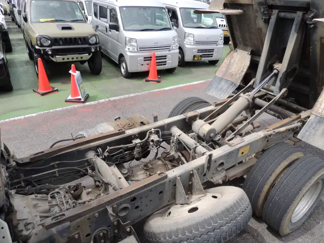 いすゞ エルフ PB-NKR81AD(2WD)の写真16